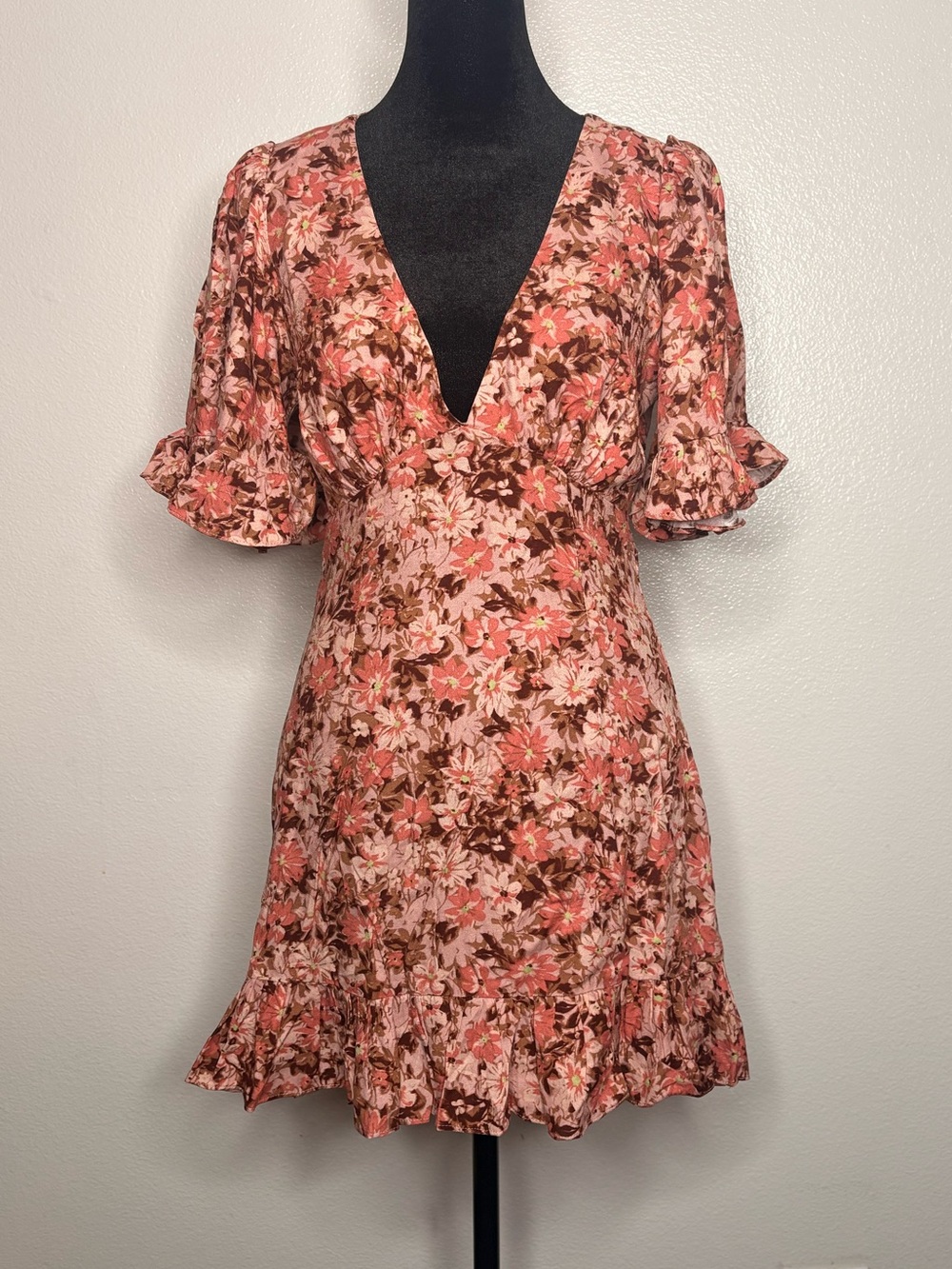 Sky to moon Pink & brown  Floral V-Neck Ruffle Mini Dress size M